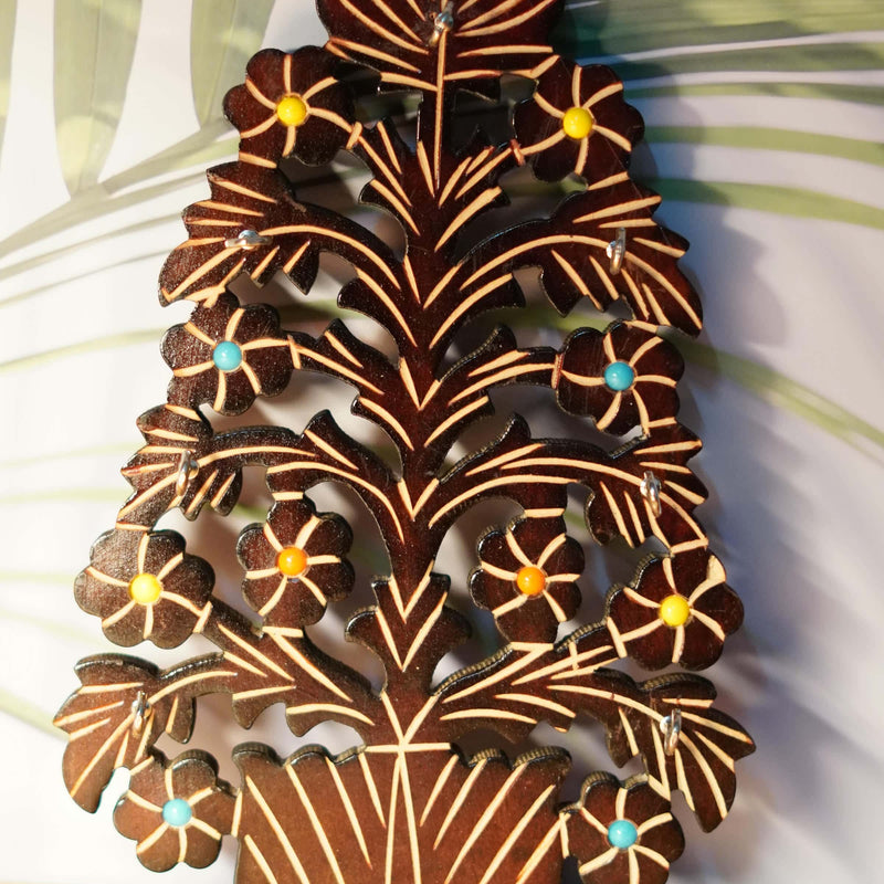 Rustic Wooden Key Hanger with Tree Design