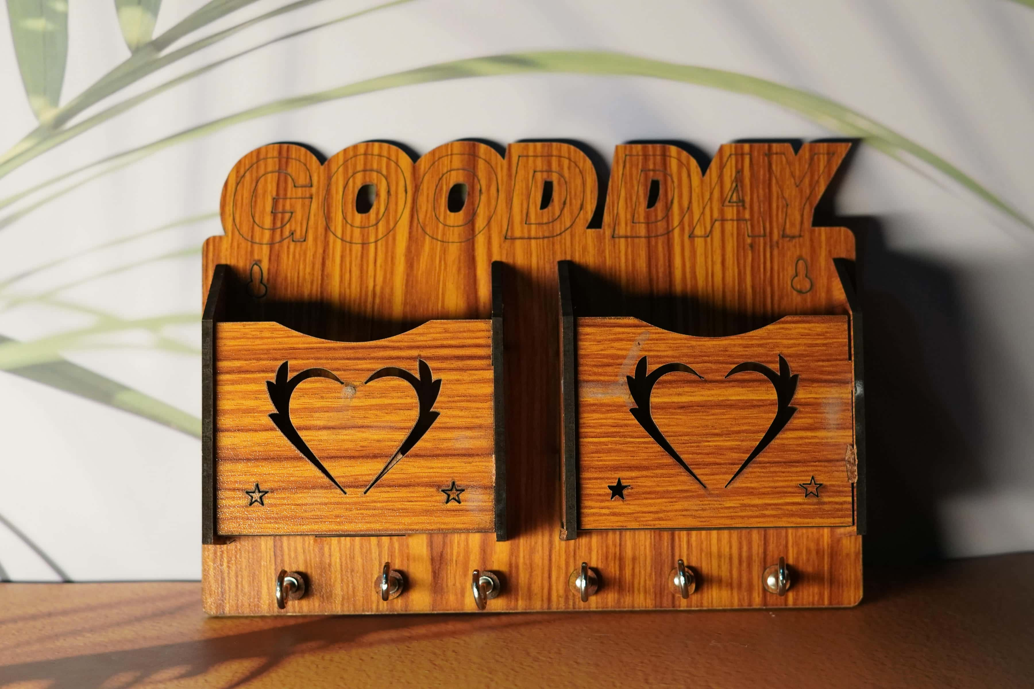 Heartfelt Welcome: Wooden Key Holder with Dual Compartments and Key Hooks